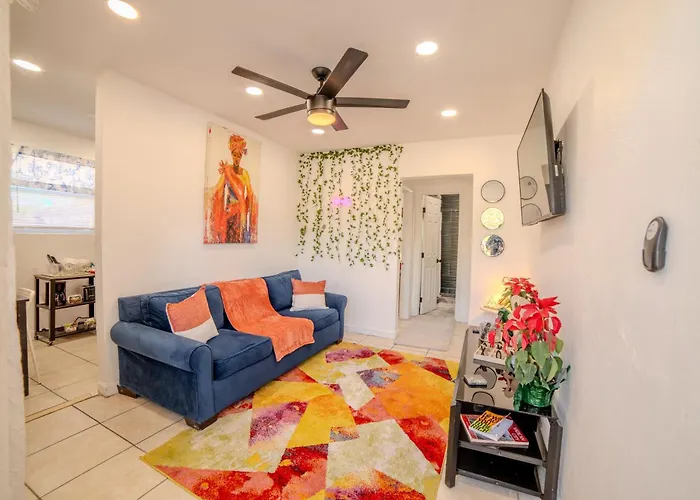 Queens Cozy Condo Near Downtown Airport